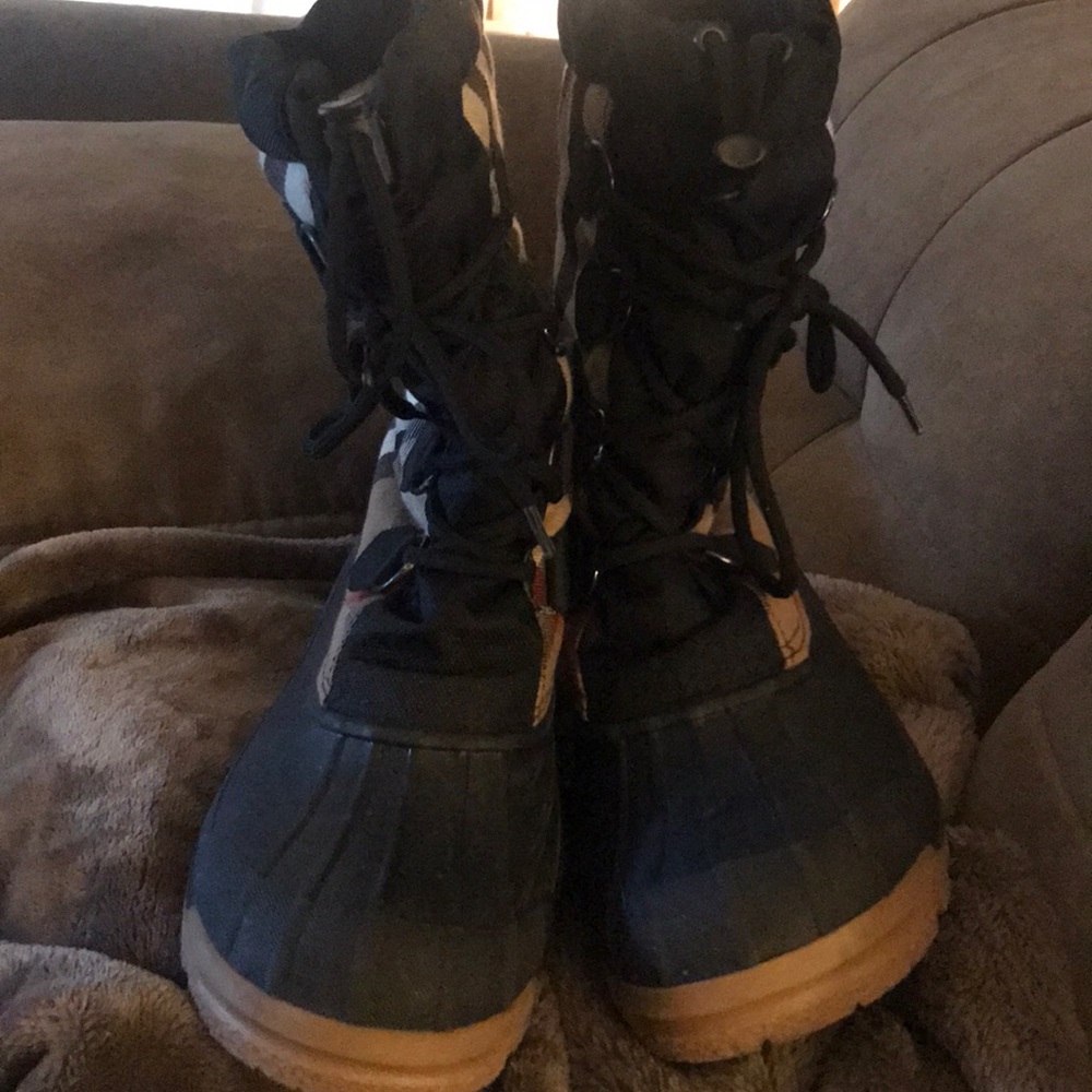 Burberry winter snow boots